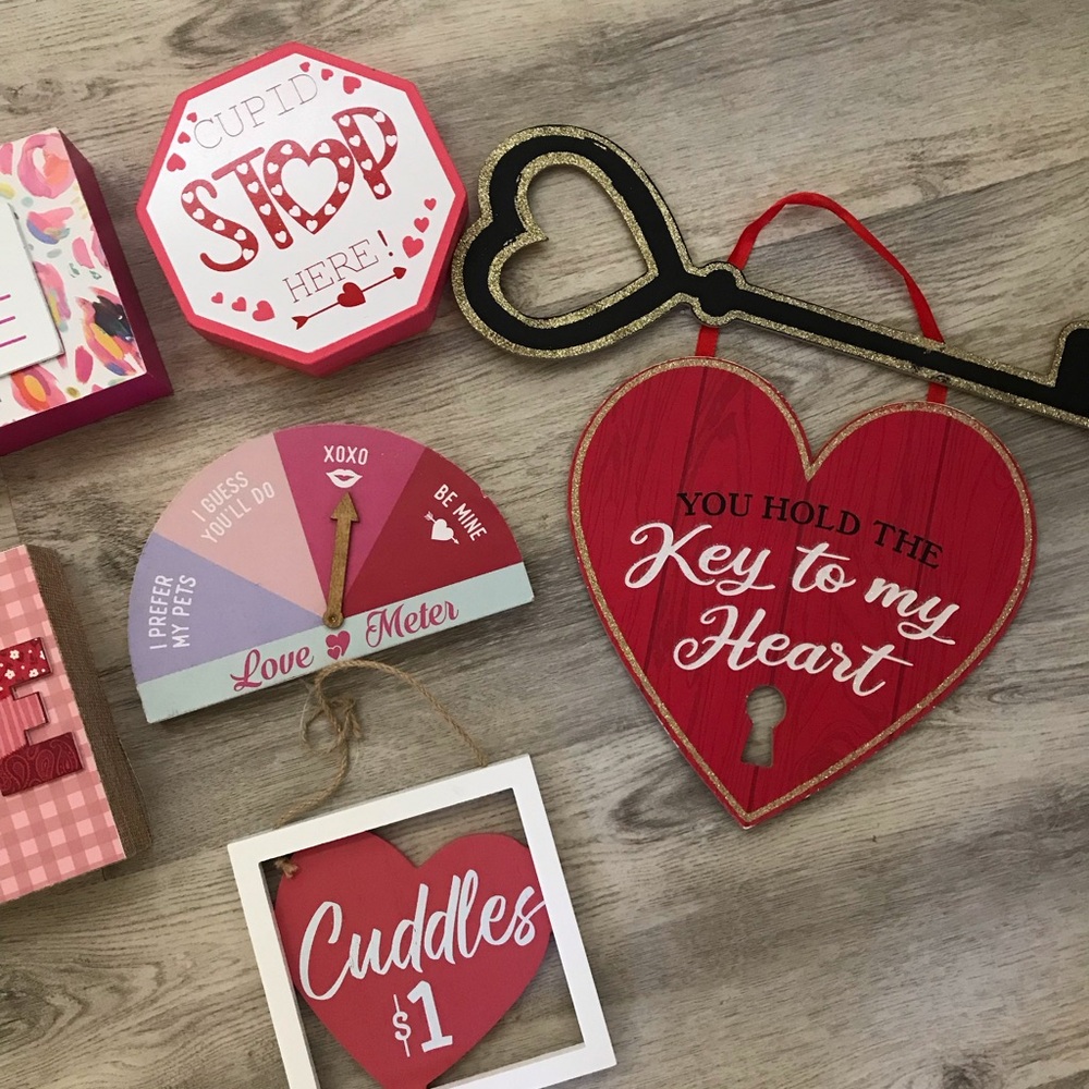 Valentine's Day Decorative Signs - Picture 3 of 4